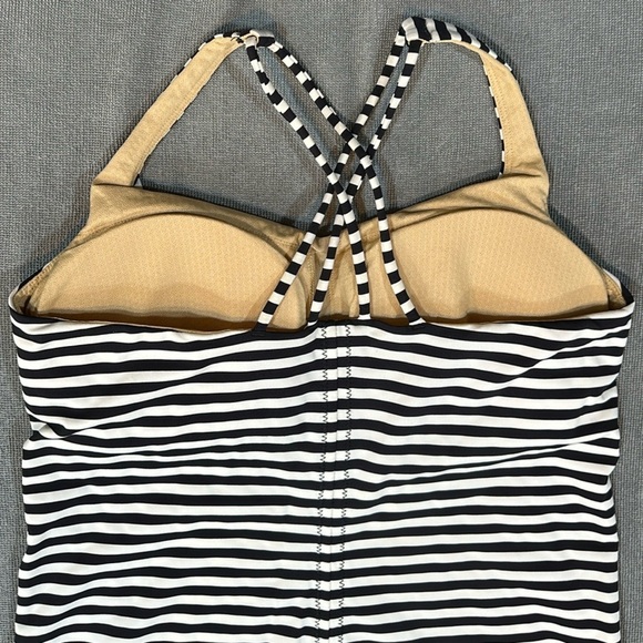 Lululemon Free to Be Tank Top in Classic Black & White Stripe - Size 6 - Picture 6 of 12